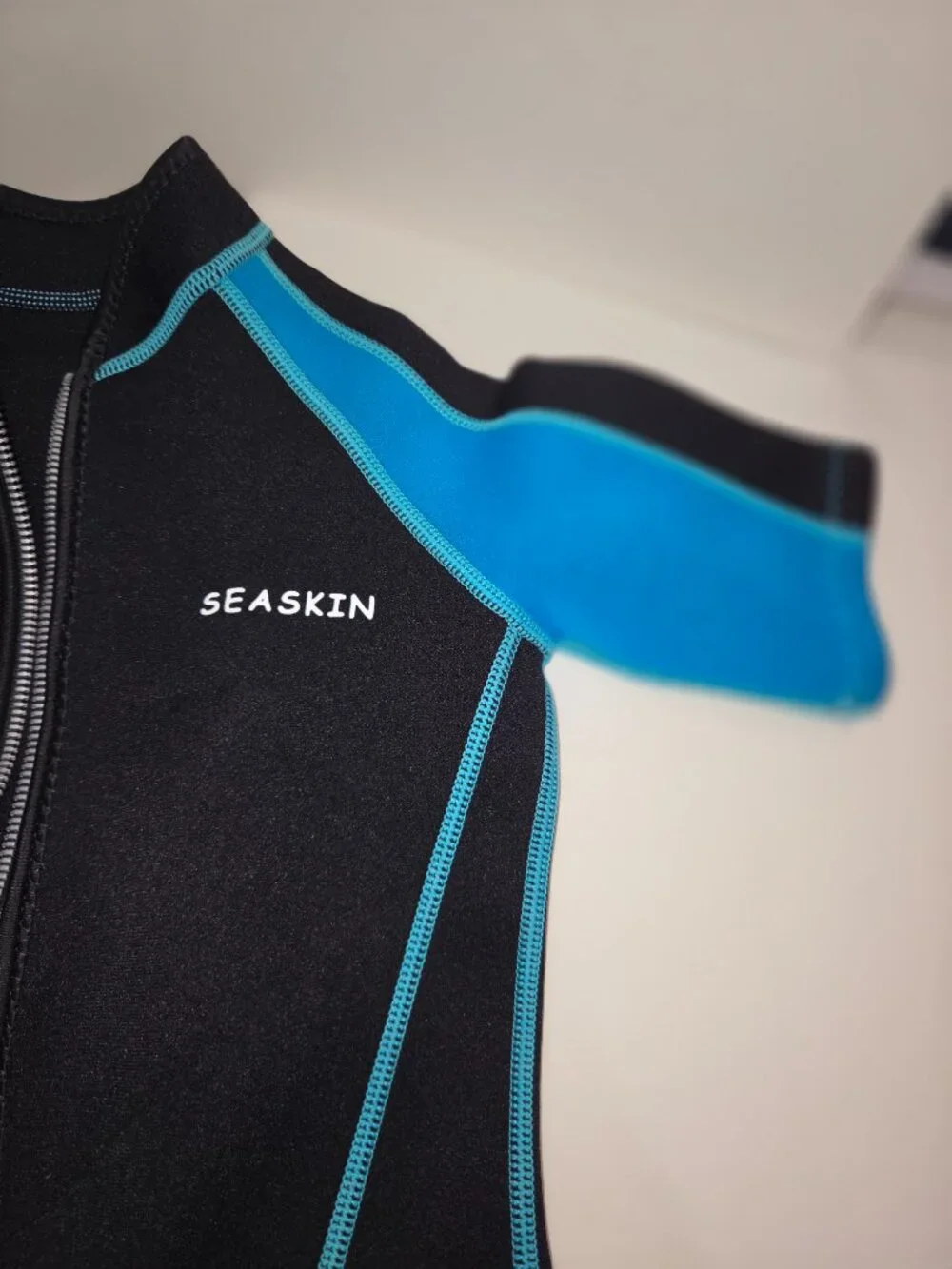 SeaSkin Wetsuit Sz 10 Youth In Great Condition w/out tags